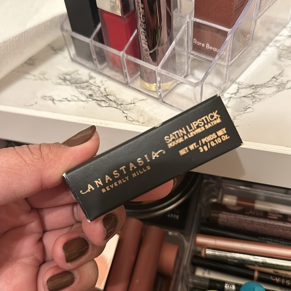 Anastasia Beverly Hills Velvet Lipstick - Picture 1 of 3